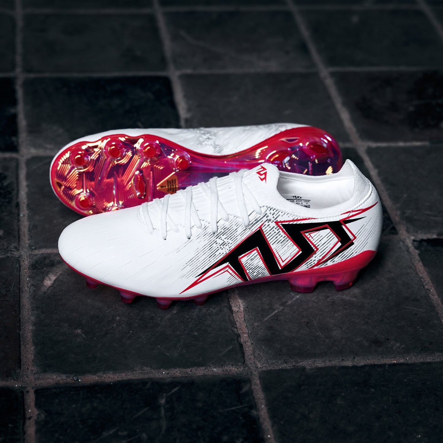 STRIKER.711 FG -Premier Pack