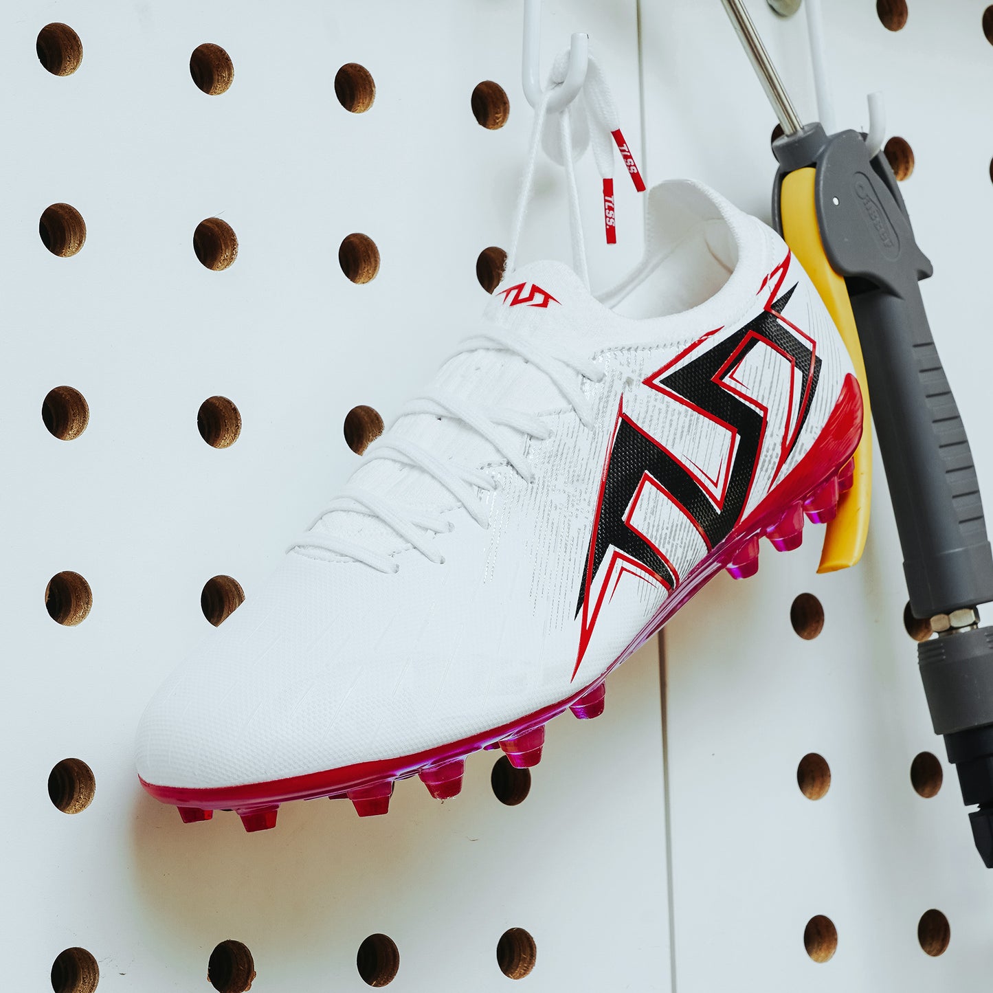 STRIKER.711 MG -Premier Pack