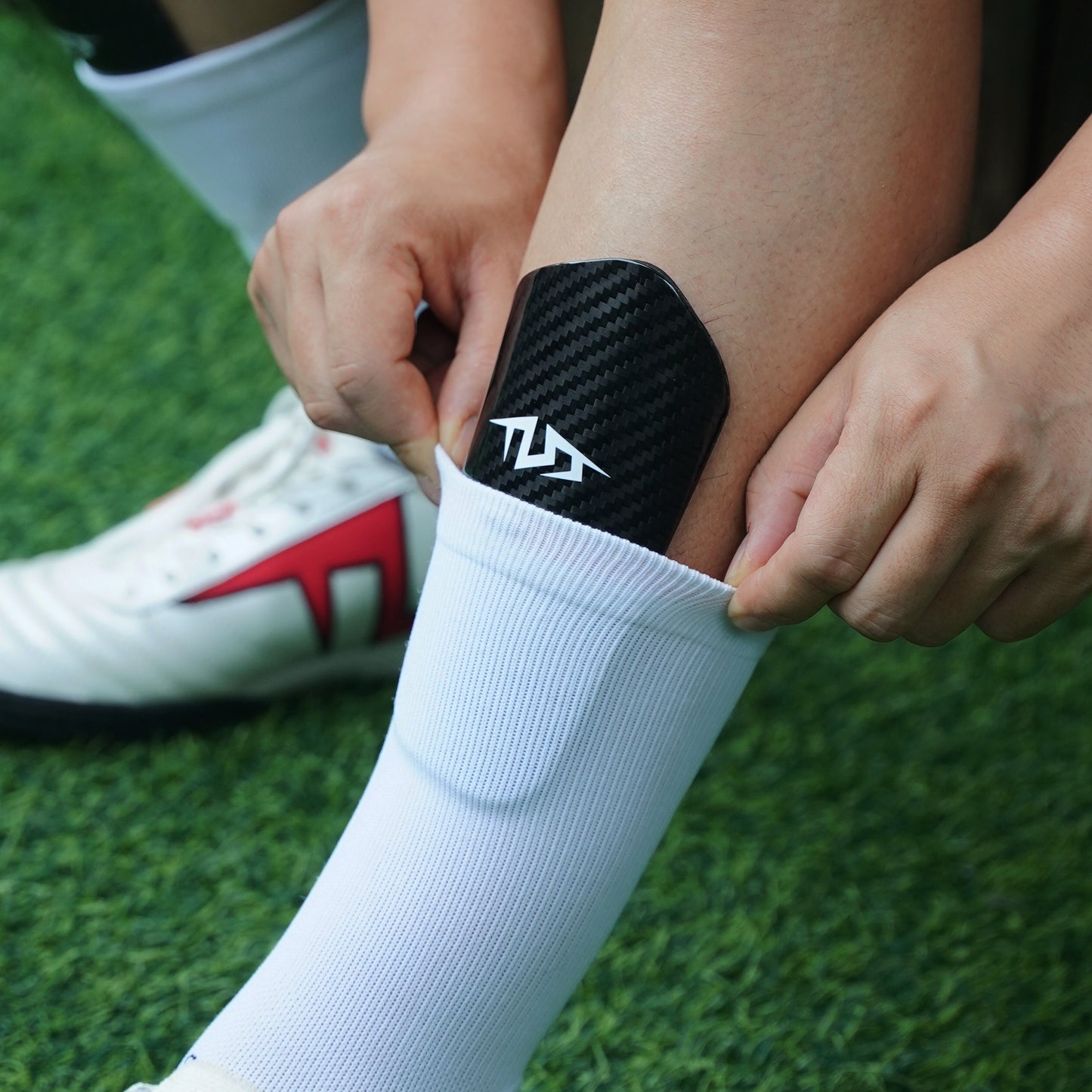 T7 Carbon Fiber Insert Type Shock Absorbing Shin Guard